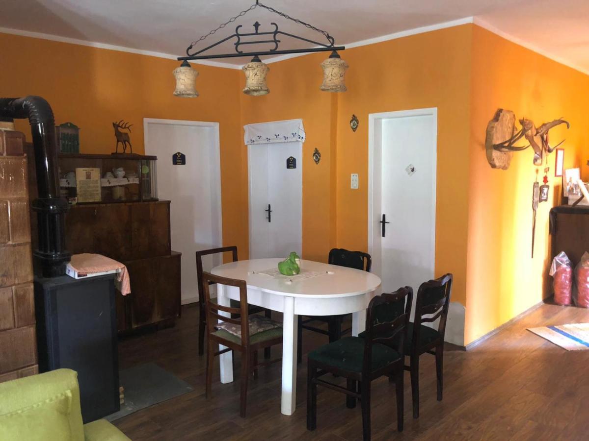 Salas Gnijezdo Bačka Palanka Buitenkant foto