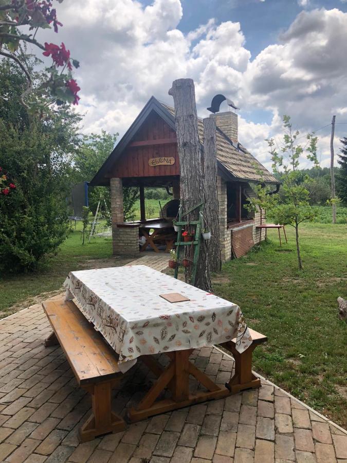 Salas Gnijezdo Bačka Palanka Buitenkant foto