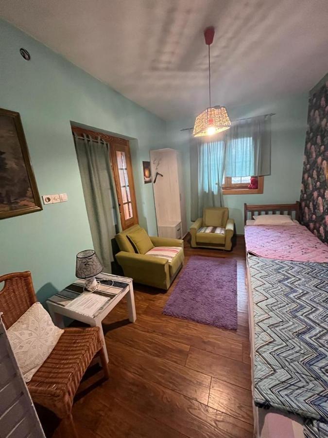 Salas Gnijezdo Bačka Palanka Buitenkant foto